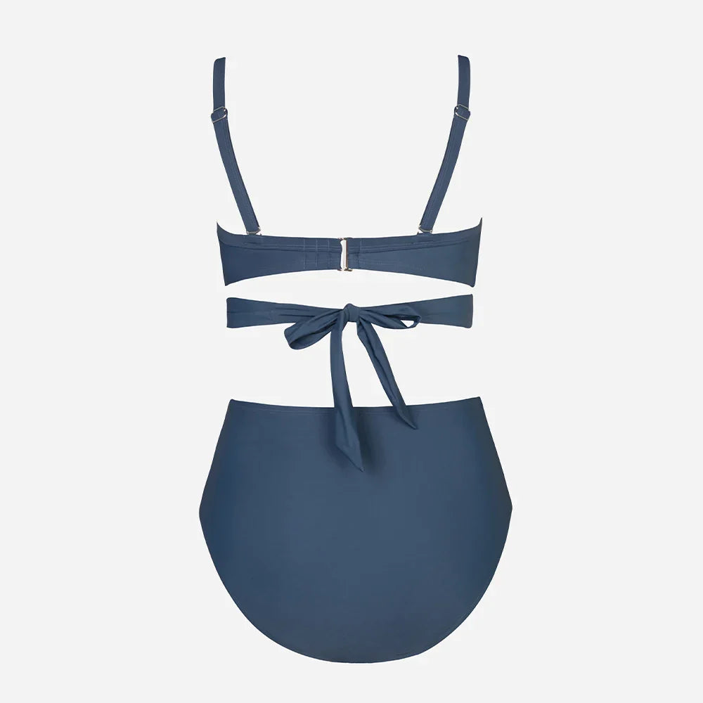 Strój kąpielowy plus size z efektownymi wiązaniami