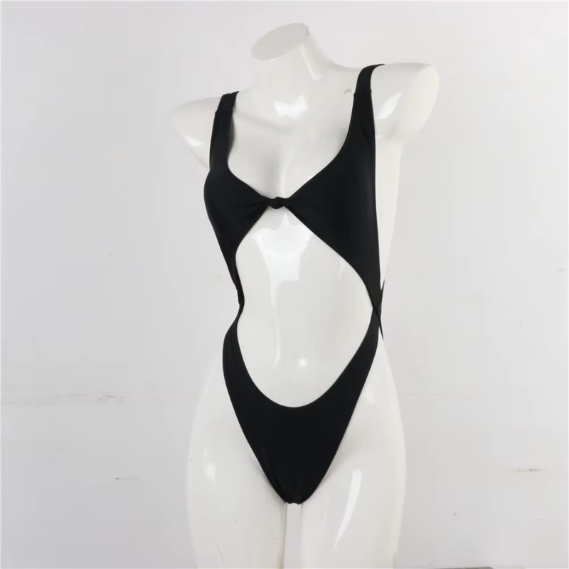 Jednoczęściowy strój kąpielowy monokini z wycięciami