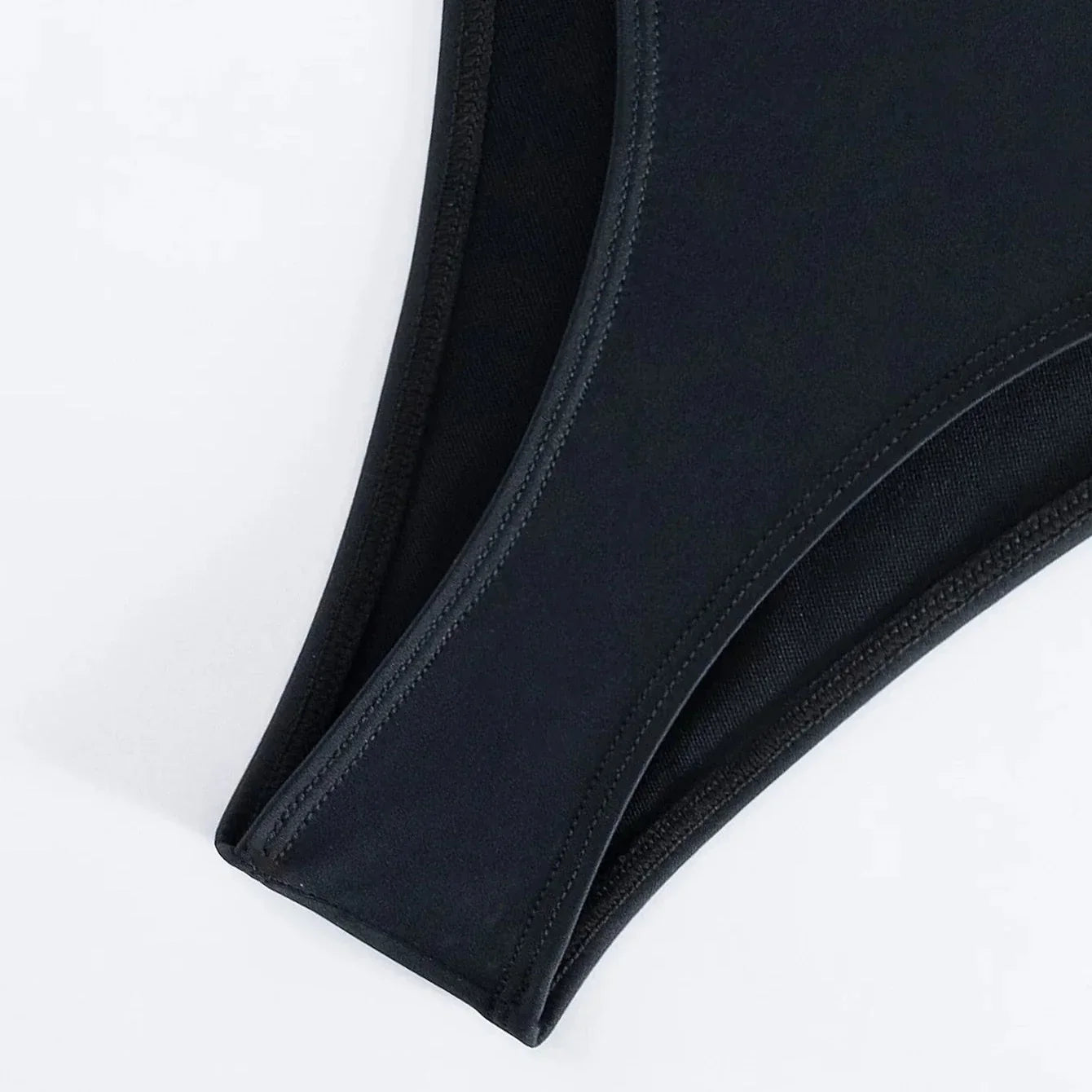 Monokini z regulowanymi ramiączkami