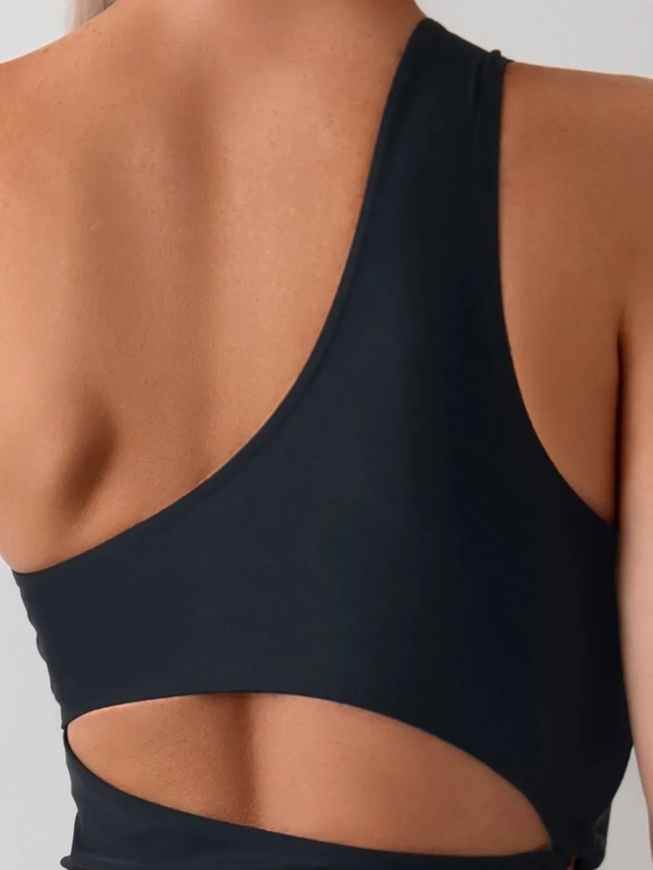 Monokini z praktycznym wiązaniem w talii