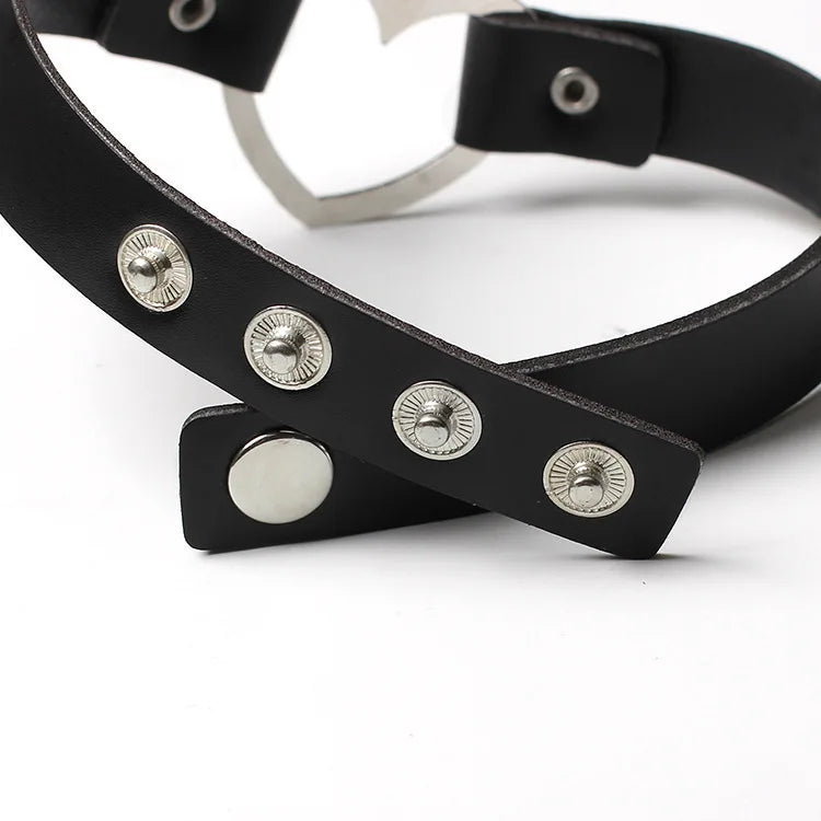 Choker z regulowanym zapięciem