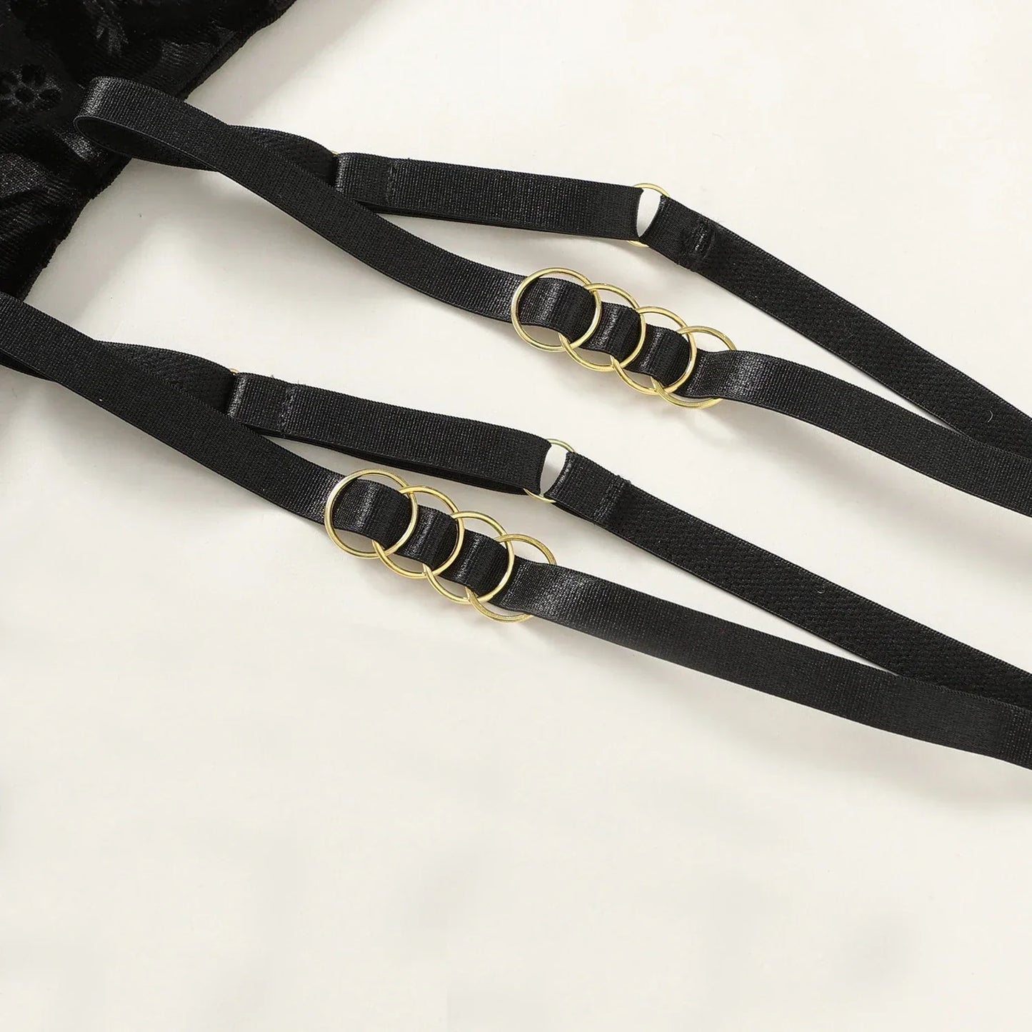 Koszula nocna z funkcjonalnymi zapięciami do pończoch