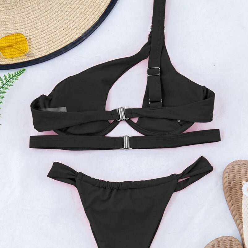 Asymetryczny dwuczęściowy strój kąpielowy bikini z klamrą na ramieniu