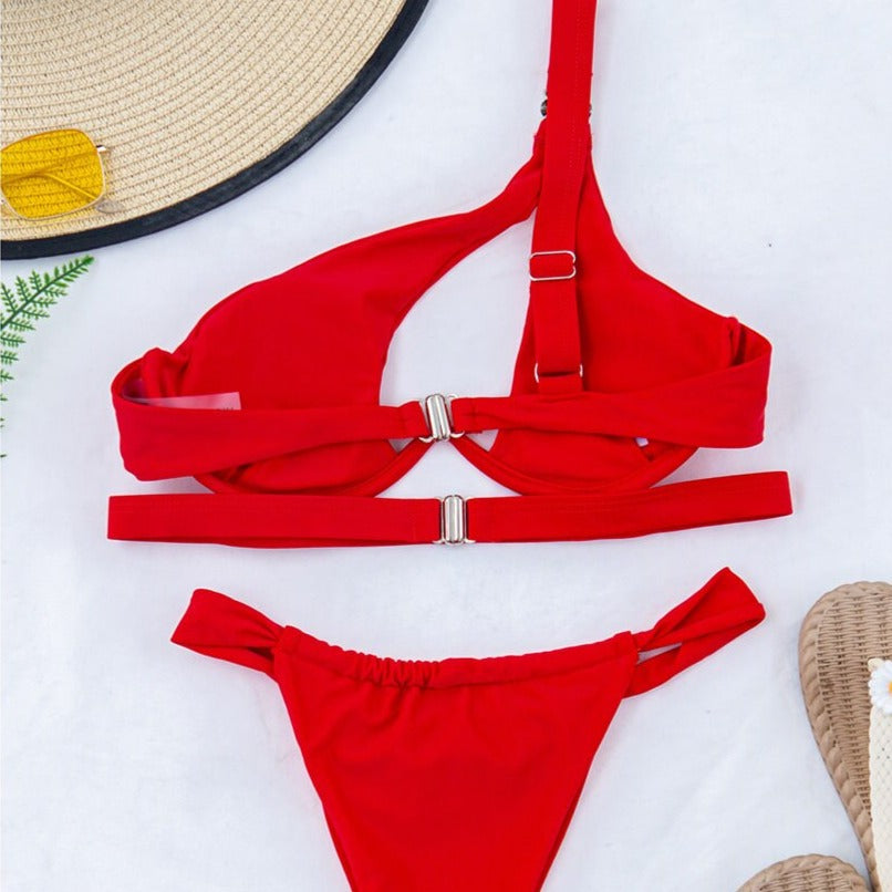 Asymetryczny dwuczęściowy strój kąpielowy bikini z klamrą na ramieniu