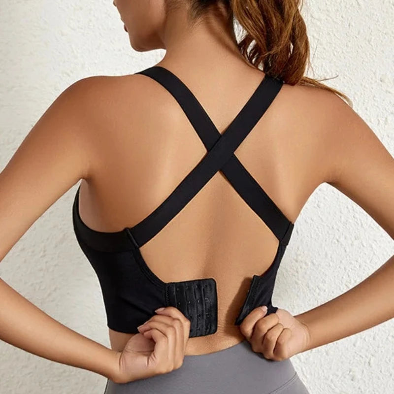 Biustonosz sportowy z paskami na plecach i solidnym zapięciem