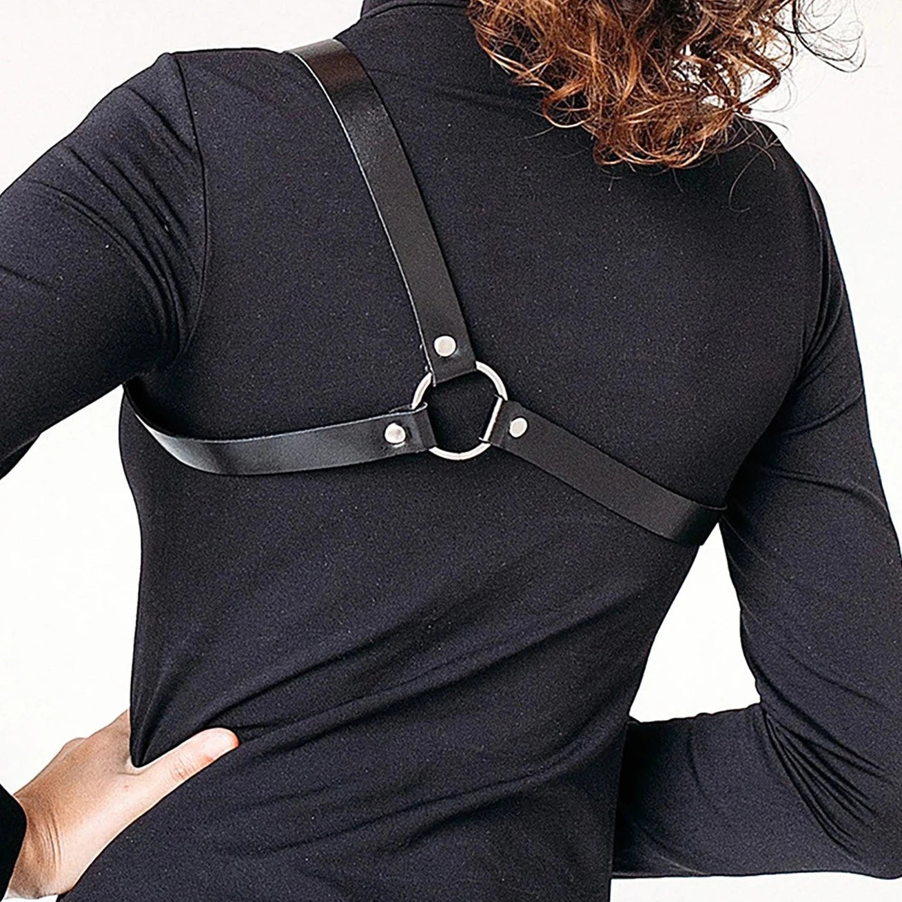 Czarny Minimalistyczny harness na jedno ramię