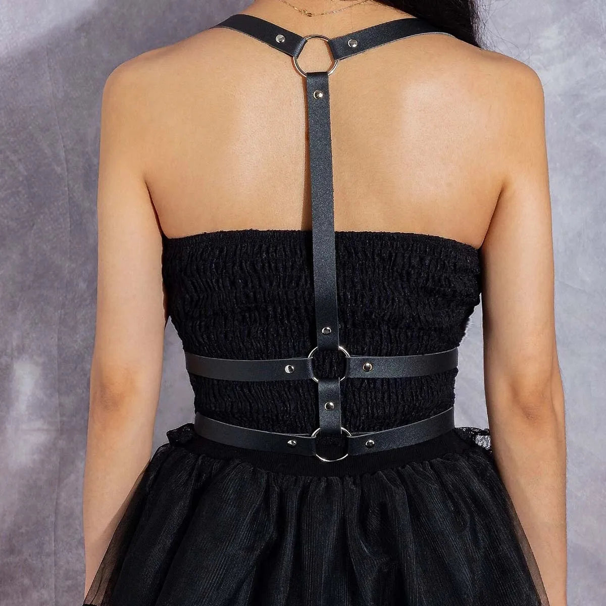 Czarny Minimalistyczny harness na klatkę piersiową
