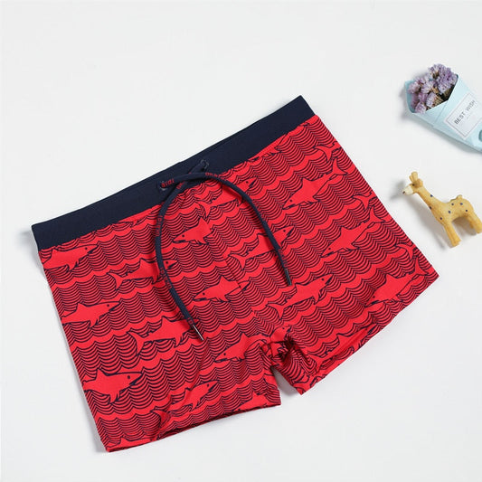 Czerwone kąpielówki w fale i rekiny dla chłopca - Czerwony / 80cm