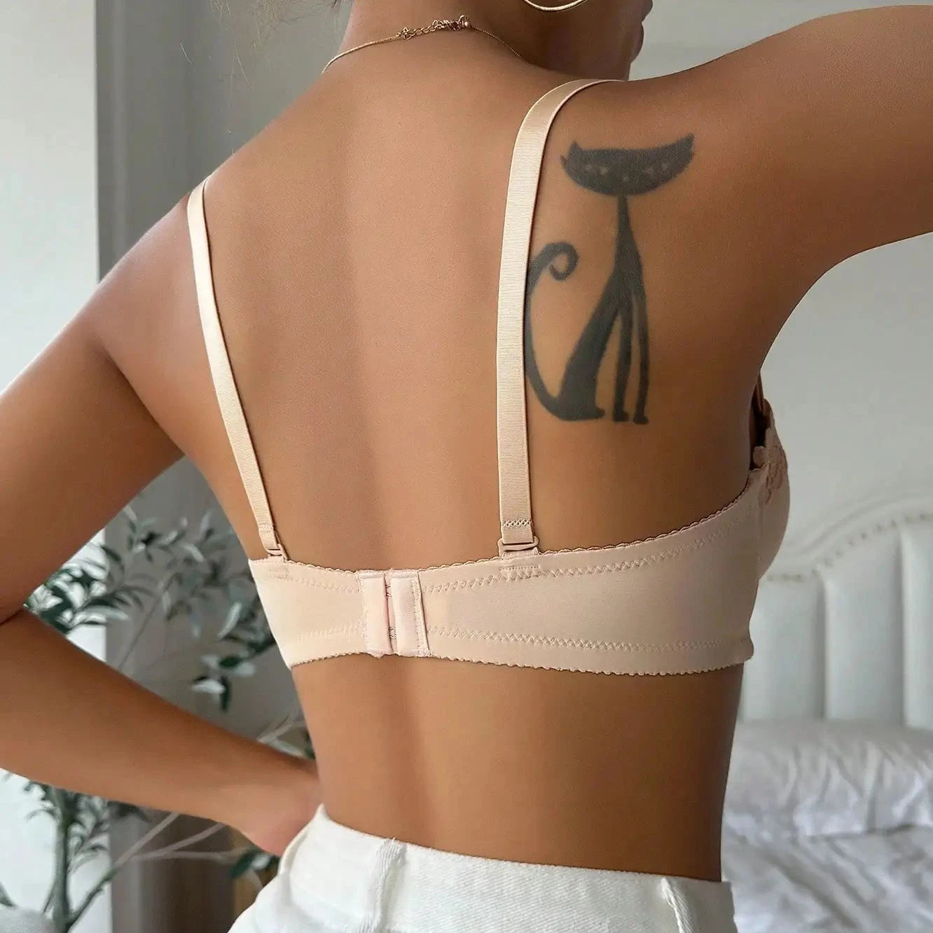 Klasyczny biustonosz balkonetka z koronką