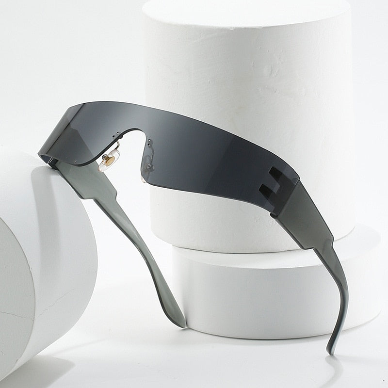 Lustrzane okulary przeciwsłoneczne w futurystycznym motywie - Czarny / Uniwersalny