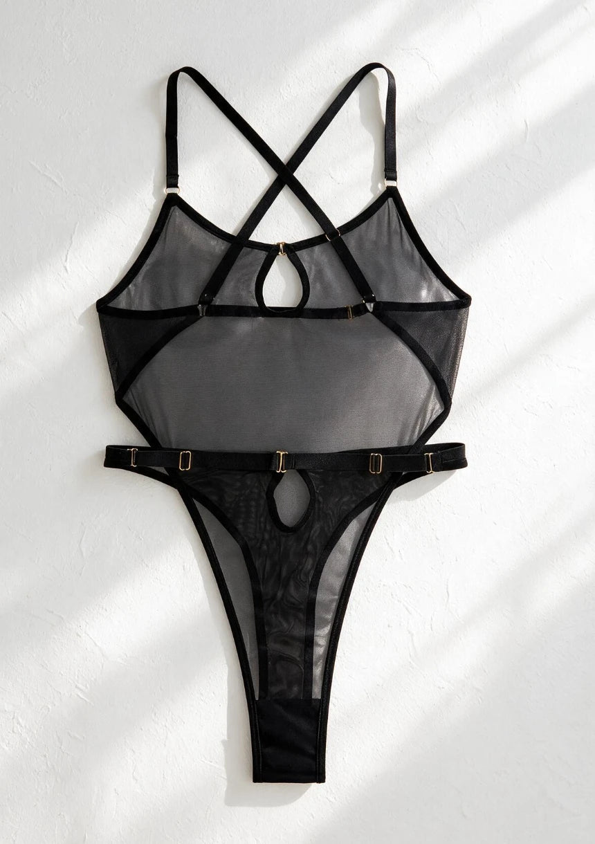 Prześwitujące body z regulowanym paseczkiem