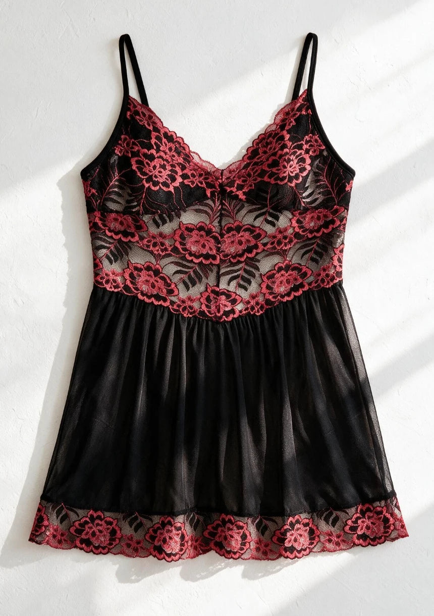 Czarna siateczkowa koszula nocna plus size z różową koronką