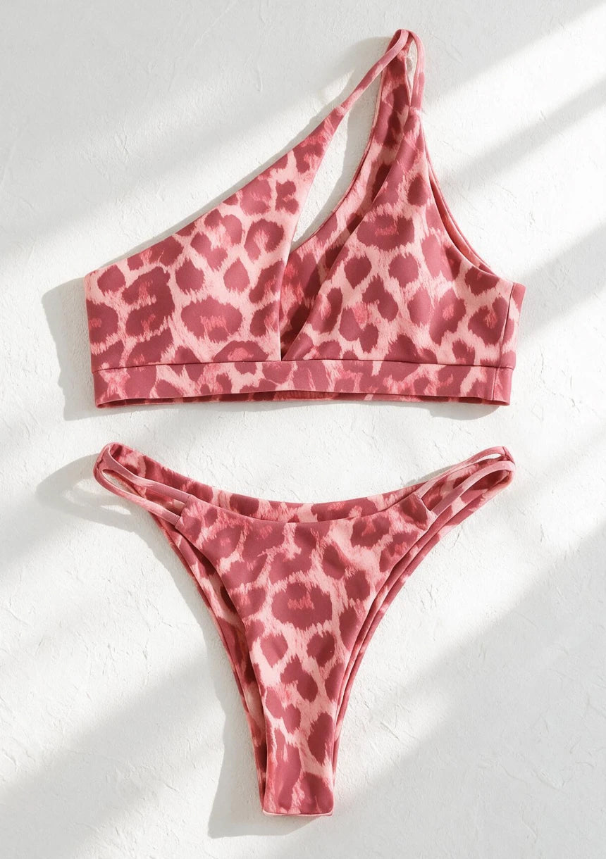 Różowy dwuczęściowy strój kąpielowy bikini na jedno ramię w panterkę