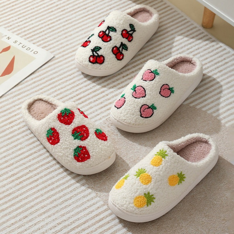 Puchate kapcie damskie z motywem owoców