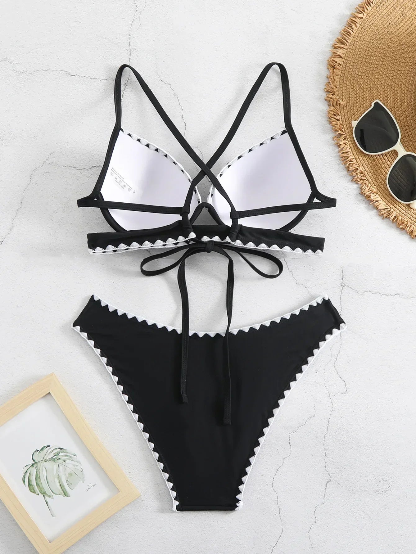 Bikini z ramiączkami w kształcie krzyża