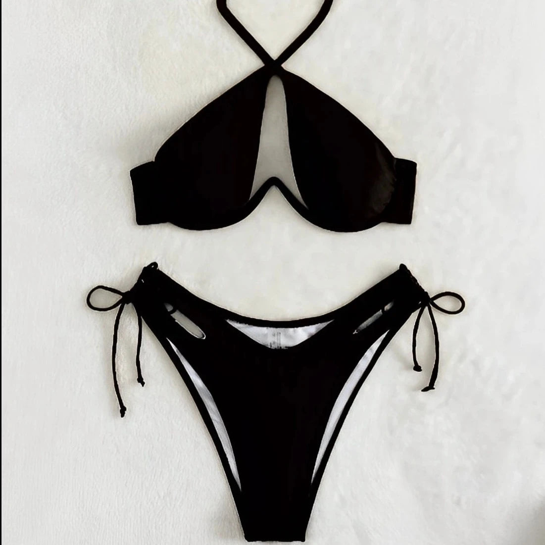 Dwuczęściowy strój kąpielowy bikini z wycięciami
