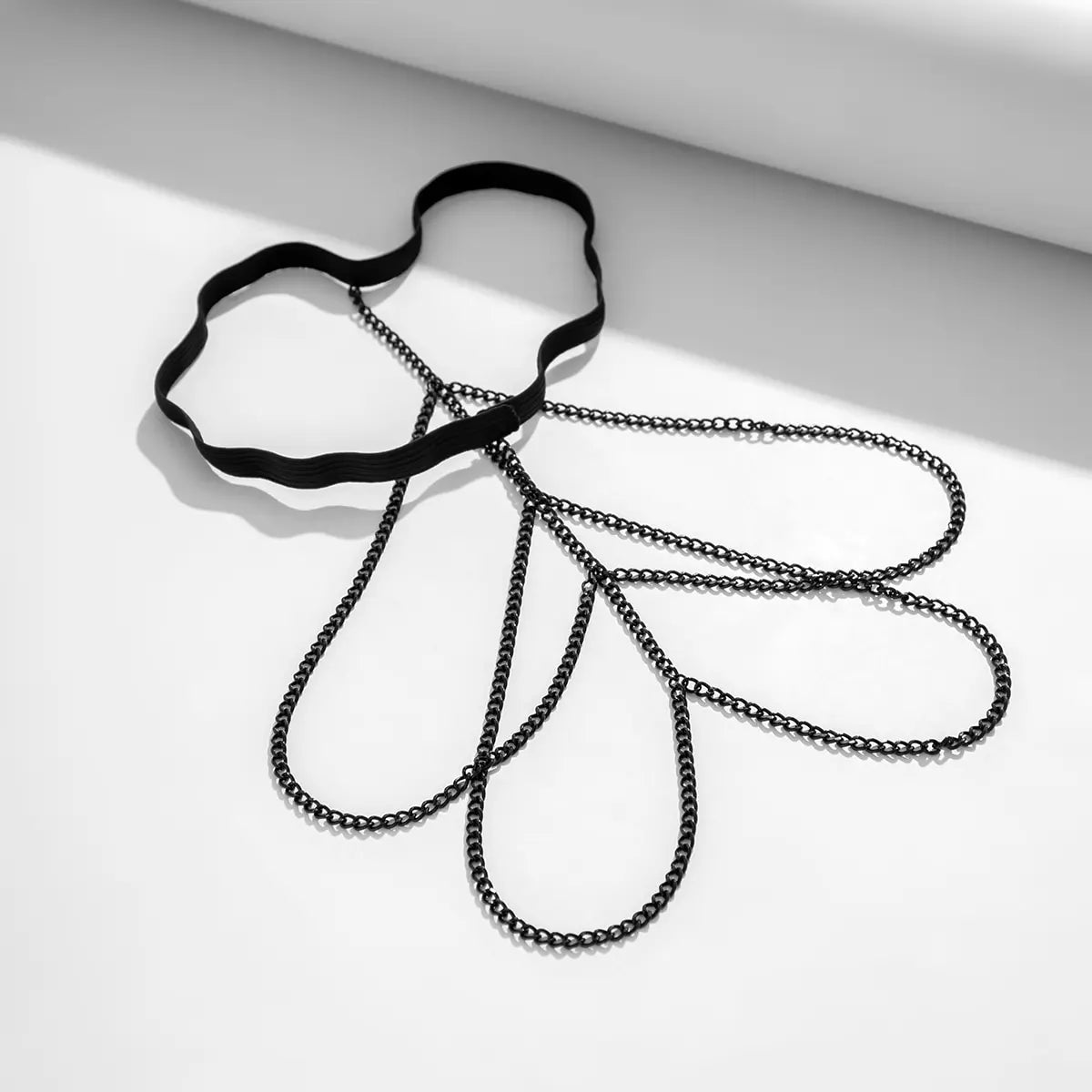 Czarna biżuteria na udo z łańcuszkami - Czarny / Uniwersalny