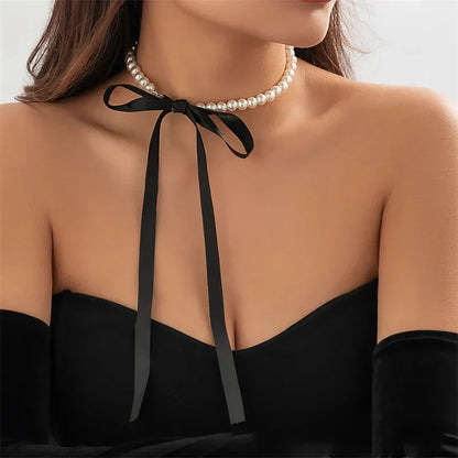Choker perełkowy z kokardką