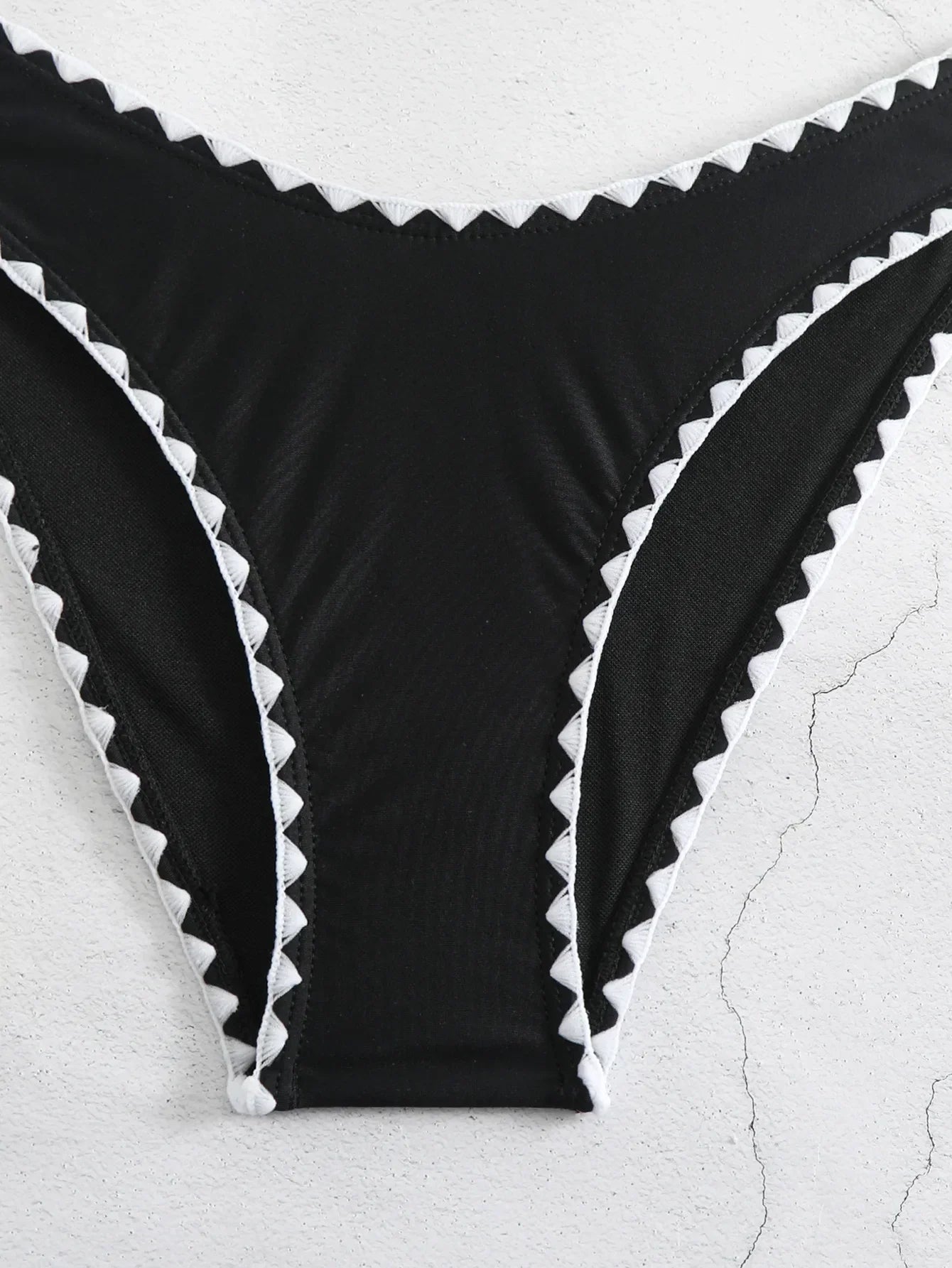 Bikini z ramiączkami w kształcie krzyża