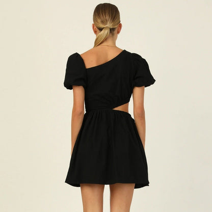 Asymetryczna sukienka letnia mini z bufiastymi rękawami Winslet