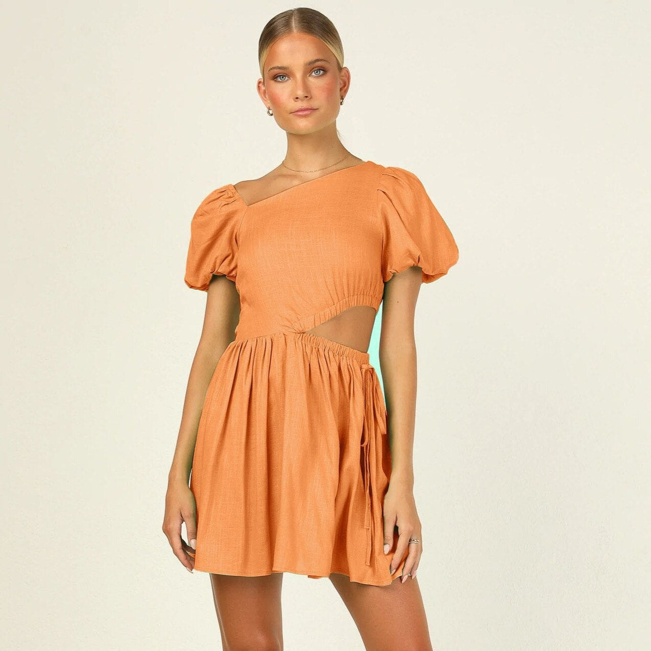 Asymetryczna sukienka letnia mini z bufiastymi rękawami Winslet - Pomarańczowy / S