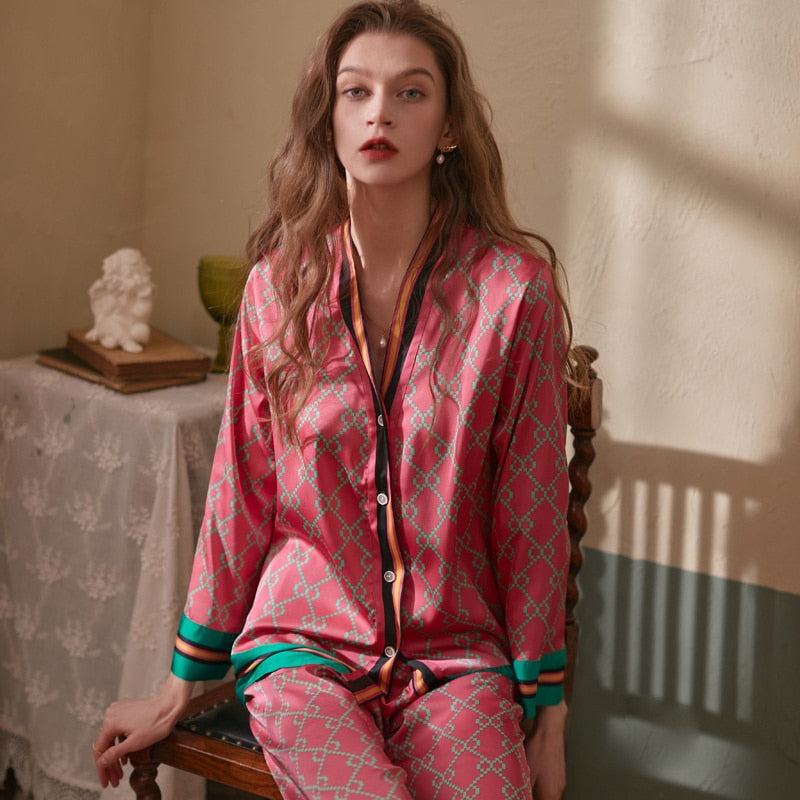 Długa różowa piżama damska w geometryczne wzory Laila