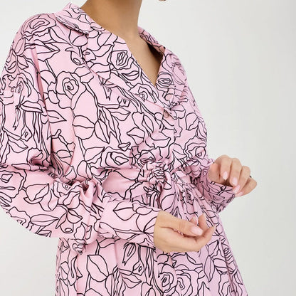 Długa satynowa piżama damska z ozdobnymi piórkami Aarya