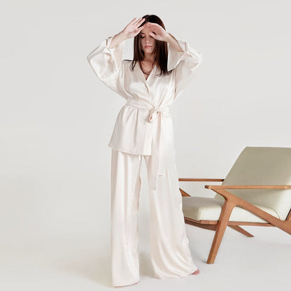 Długa satynowa piżama damska z wiązaniem w talii Valery - Biały / S