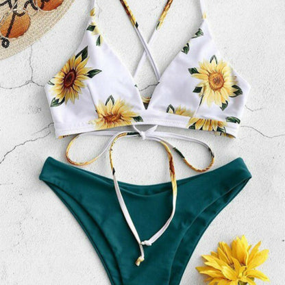 Dwuczęściowy strój kąpielowy bikini w kwiaty i gładkimi majtkami Patty - Niebieski / S
