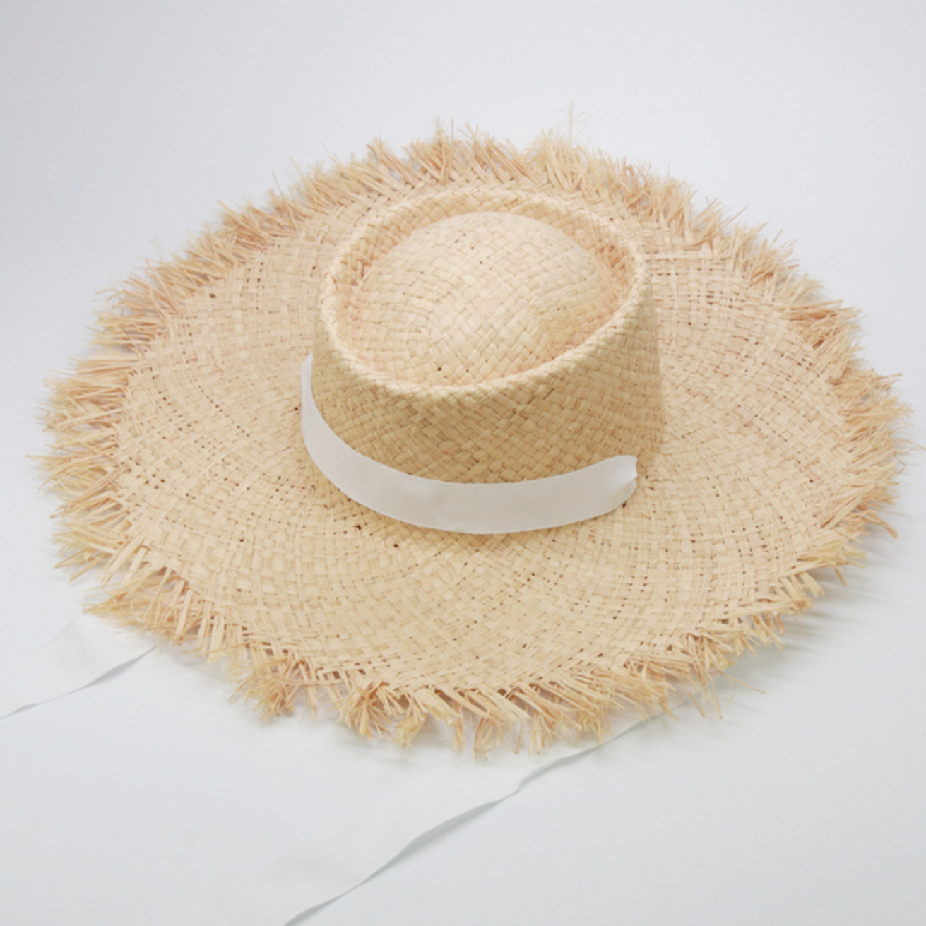 Klasyczny pleciony kapelusz ze wstążką June - Biały / Uniwersalny