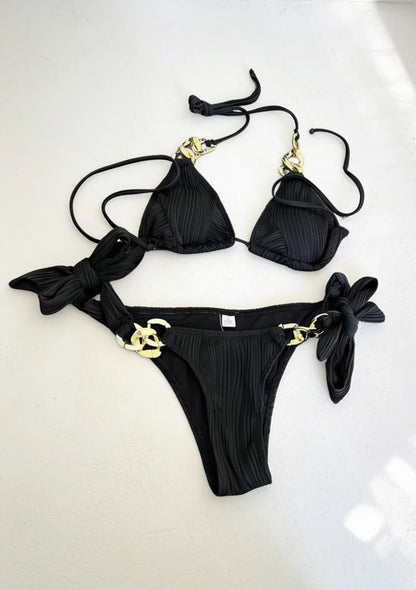 Fakturowany dwuczęściowy strój kąpielowy bikini z łańcuchem