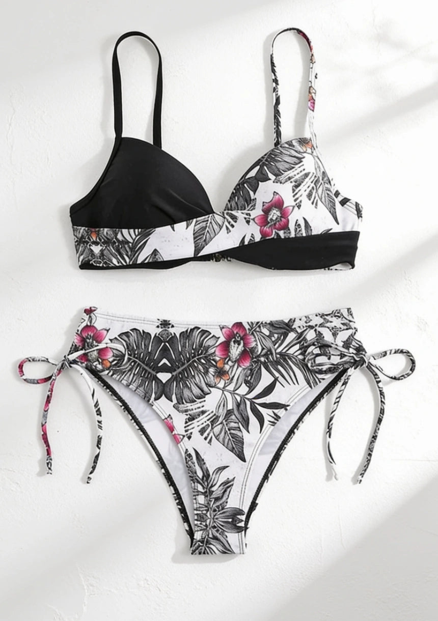 Dwuczęściowy strój kąpielowy bikini z egzotycznym wzorem