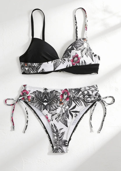 Dwuczęściowy strój kąpielowy bikini z egzotycznym wzorem