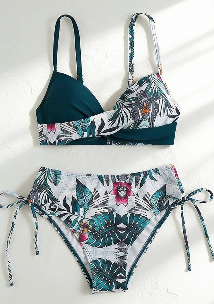 Dwuczęściowy strój kąpielowy bikini z egzotycznym wzorem