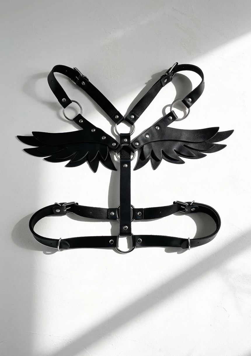 Skórzany harness ze skrzydłami