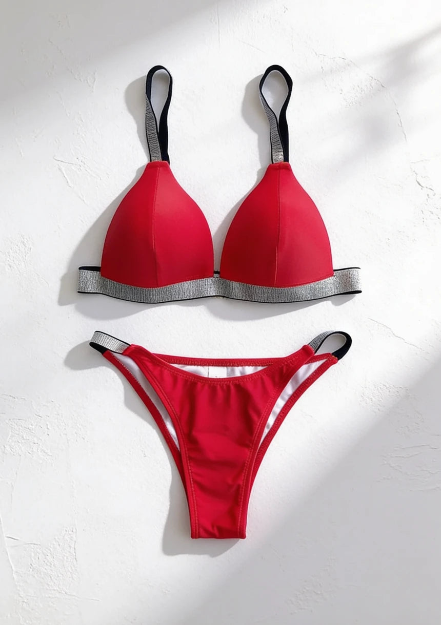 Dwuczęściowy strój kąpielowy bikini z błyszczącymi dodatkami