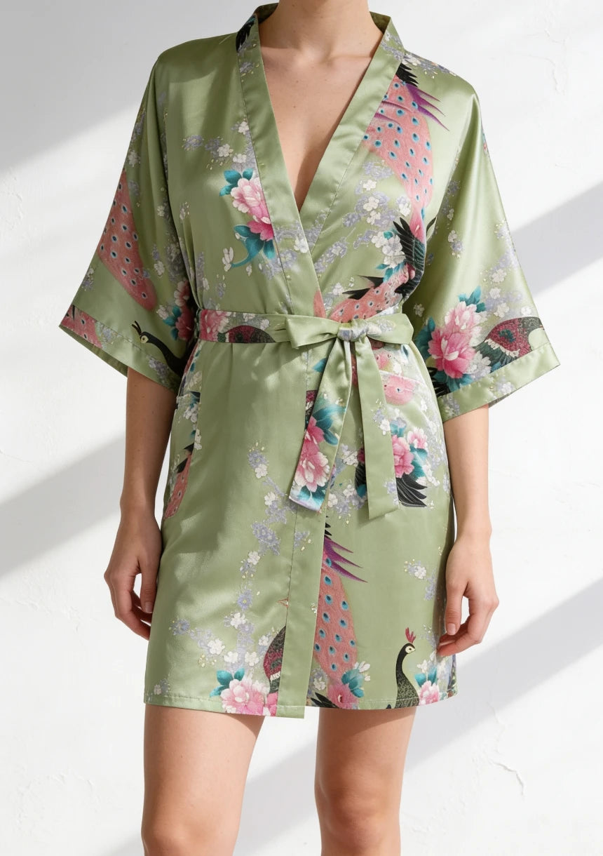 Krótki zielony szlafrok w stylu kimono