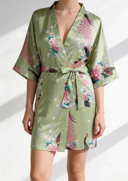Krótki zielony szlafrok w stylu kimono