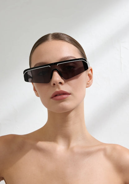 Futurystyczne okulary przeciwsłoneczne