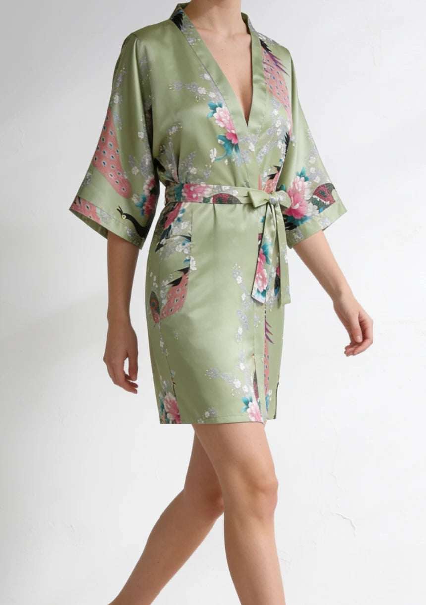 Krótki zielony szlafrok w stylu kimono