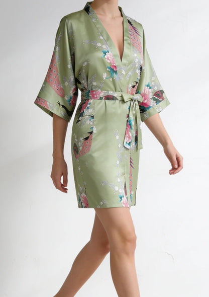 Krótki zielony szlafrok w stylu kimono