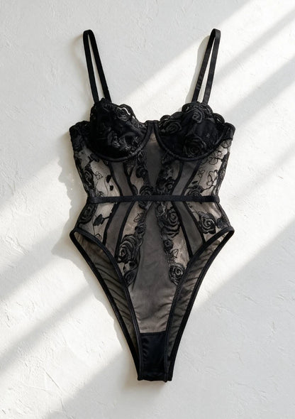 Koronkowe body damskie z haftem w róże