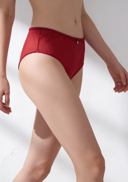 Figi z wysokim stanem modelujące sylwetkę