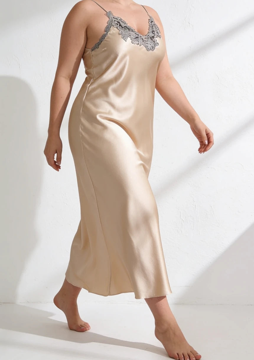 Długa beżowa satynowa koszula nocna plus size