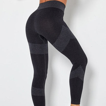 Sportowe legginsy bezszwowe z wysokim stanem w delikatny wzór Kaylin - Czarny / S
