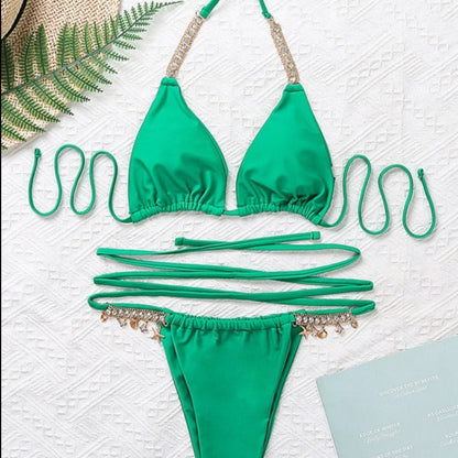 Zielony strój kąpielowy dwuczęściowy bikini z zawieszkami